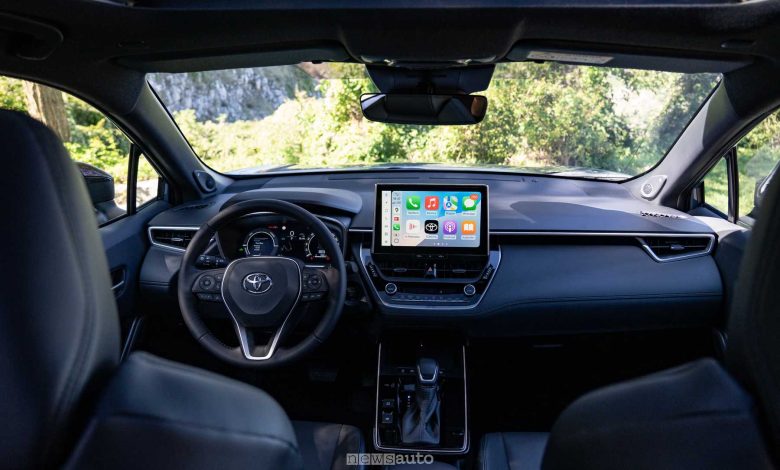 Toyota Corolla Cross plancia abitacolo
