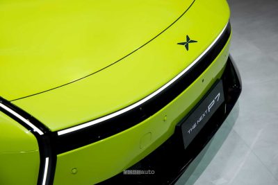 Xpeng Next P7 firma luminosa anteriore