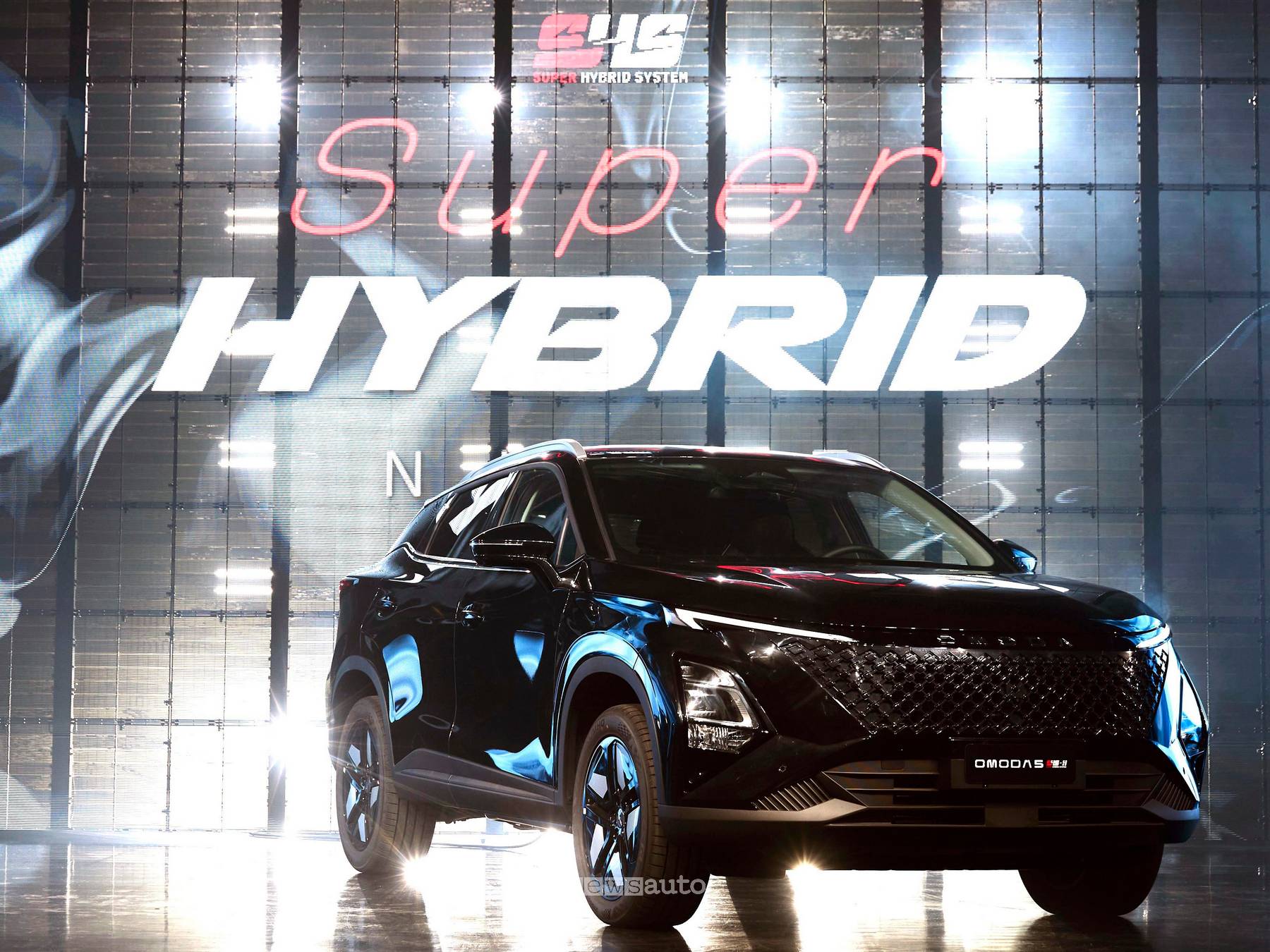 OMODA 5 Super Hybrid night