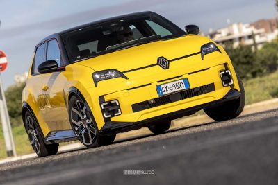 Renault 5 E-Tech Electric test su strada