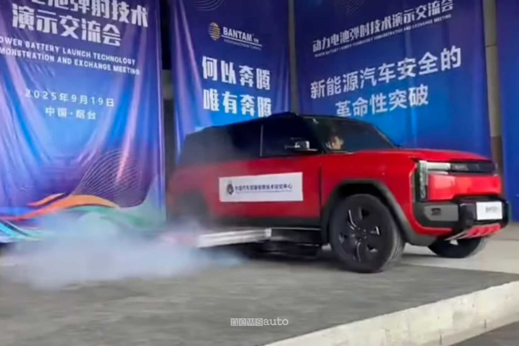 Espulsione batteria auto elettrica