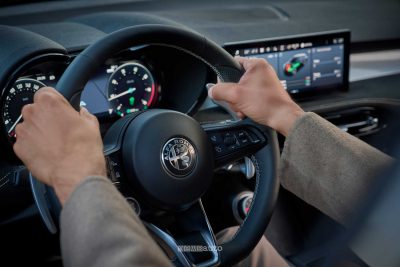 Alfa Romeo Tonale volante abitacolo