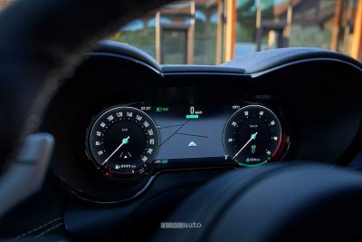 Alfa Romeo Tonale display digitale "a cannocchiale" da 12,3"