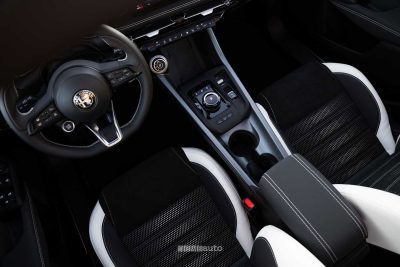 Alfa Romeo Tonale Veloce abitacolo