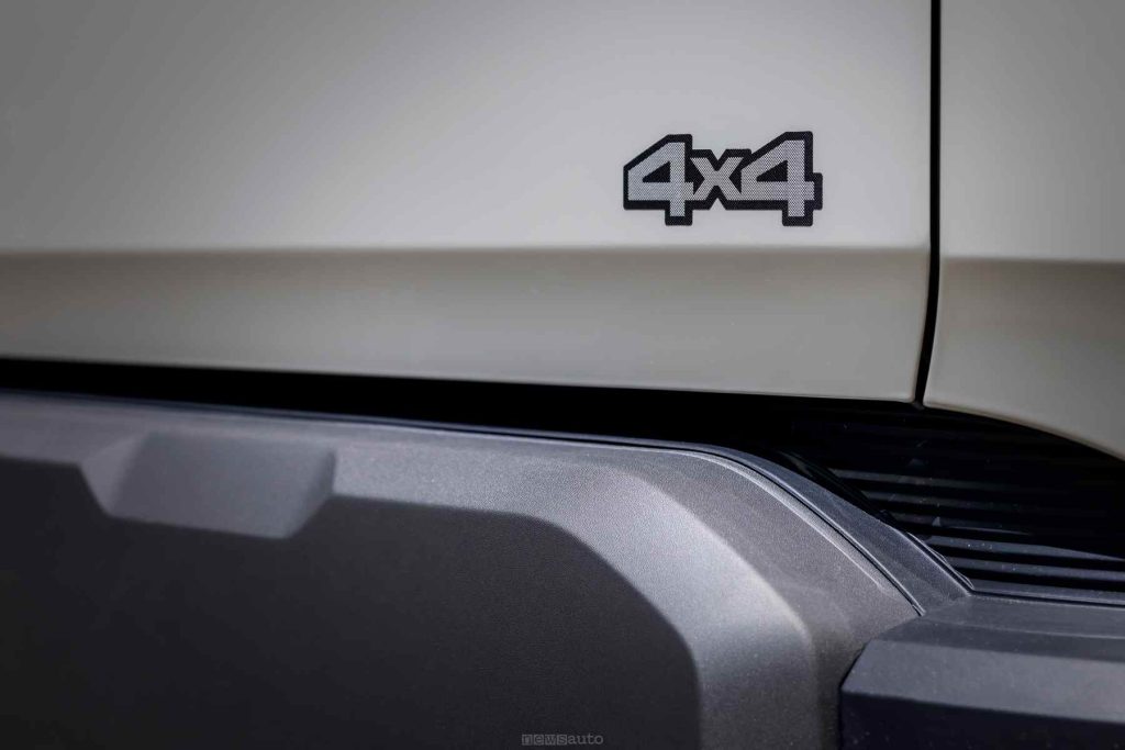 FOTO nuova Dacia Duster 4x4 2026