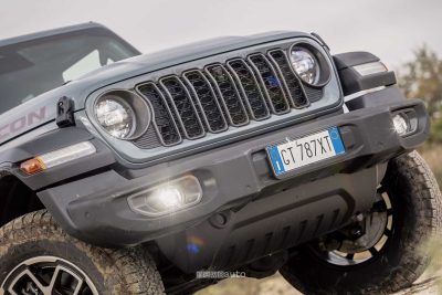 Jeep Wrangler Rubicon paraurti e griglia anteriore