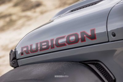 Logo Rubicon sul cofano anteriore
