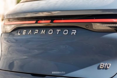 Leapmotor B10 firma luminosa portellone posteriore