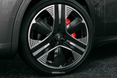 Maserati Grecale Folgore 2026 cerchi e pinza freno