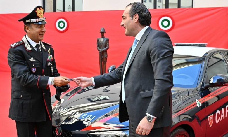 Cerimonia di consegna della Maserati McPura dei Carabinieri con il CEO Stellantis Antonio Filosa