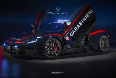 Maserati McPura dei Carabinieri apertura porte a farfalla