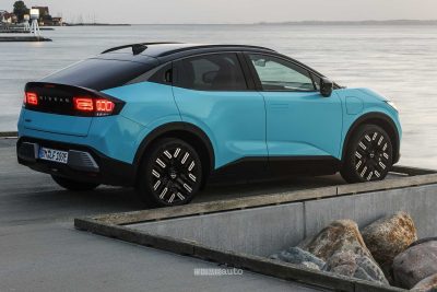 Nuova Nissan Leaf posteriore 3/4