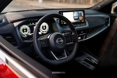 Nissan Qashqai e-POWER volante abitacolo