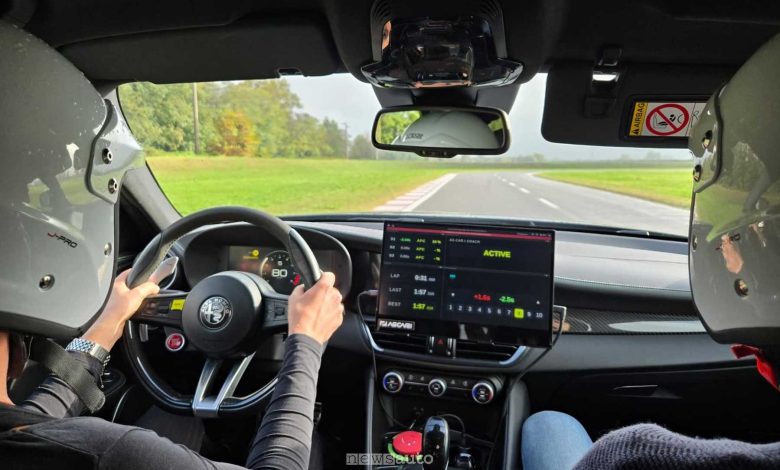Il Driving Coach è un sistema ADAS pensato per la guida in pista, installabile sia in produzione sia come soluzione aftermarket