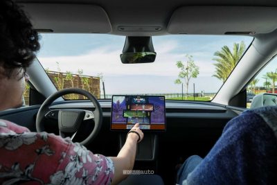 Tesla Model Y Standard plancia abitacolo