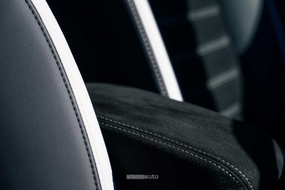 Alfa Romeo Junior Milano Cortina 2026 tessuto bracciolo centrale