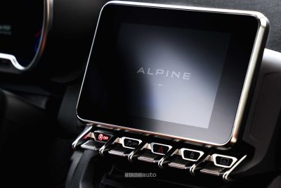 Alpine A110 R Ultime display infotainment