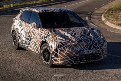 Cupra Raval camuffata pre-serie su strada