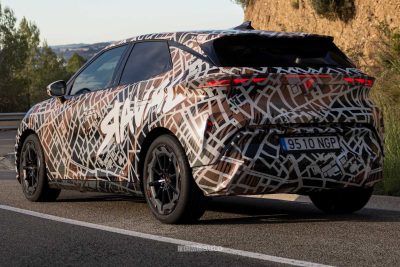 Cupra Raval camuffata pre-serie su strada