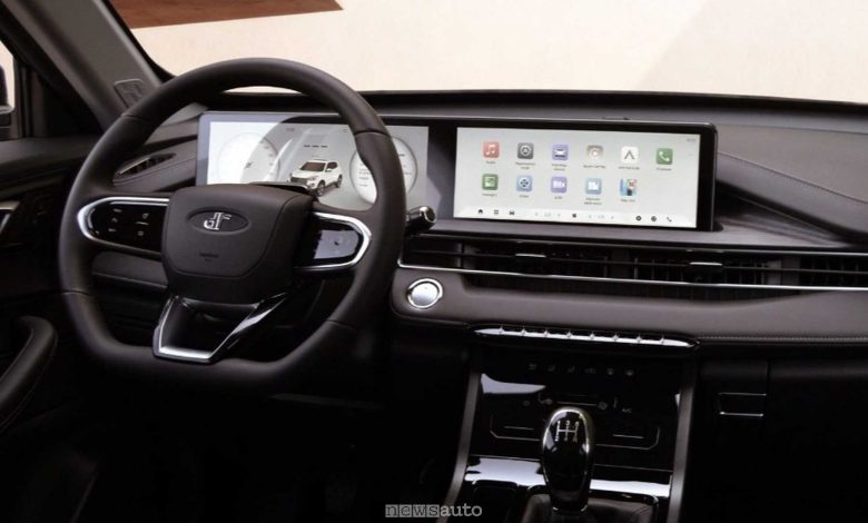 L'abitacolo della nuova DR 5 con cambio manuale