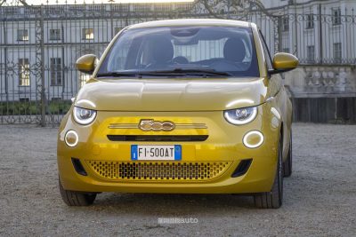 Nuova Fiat 500 Hybrid Torino firma luminosa