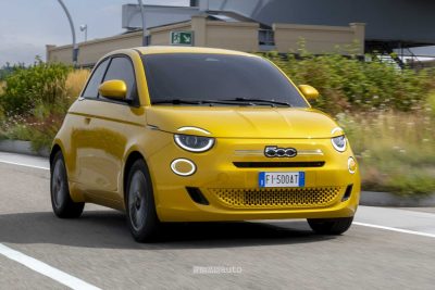 Nuova Fiat 500 Hybrid Torino su strada