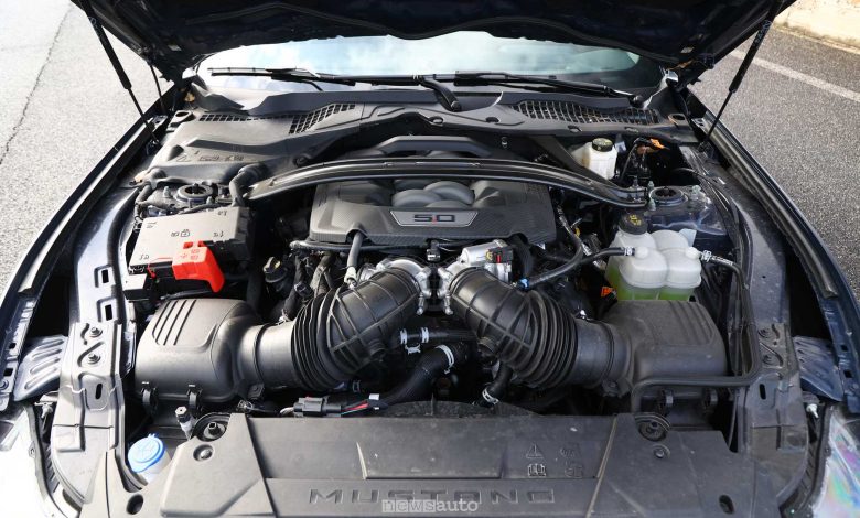 Ford Mustang Dark Horse vano motore 5.0 litri