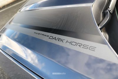 Ford Mustang Dark Horse scritta cofano anteriore