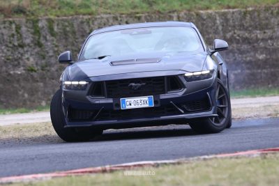 Ford Mustang Dark Horse test in pista all'ISAM
