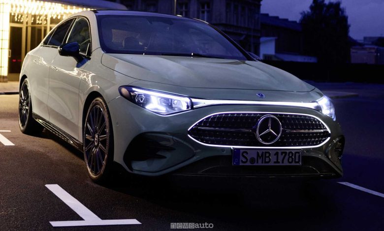firma luminosa anteriore della nuova Mercedes CLA ibrida a 48 Volt