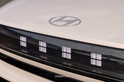 Nuova Hyundai Nexo fari anteriori firma luminosa