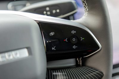 Jaecoo J5 comandi audio al volante