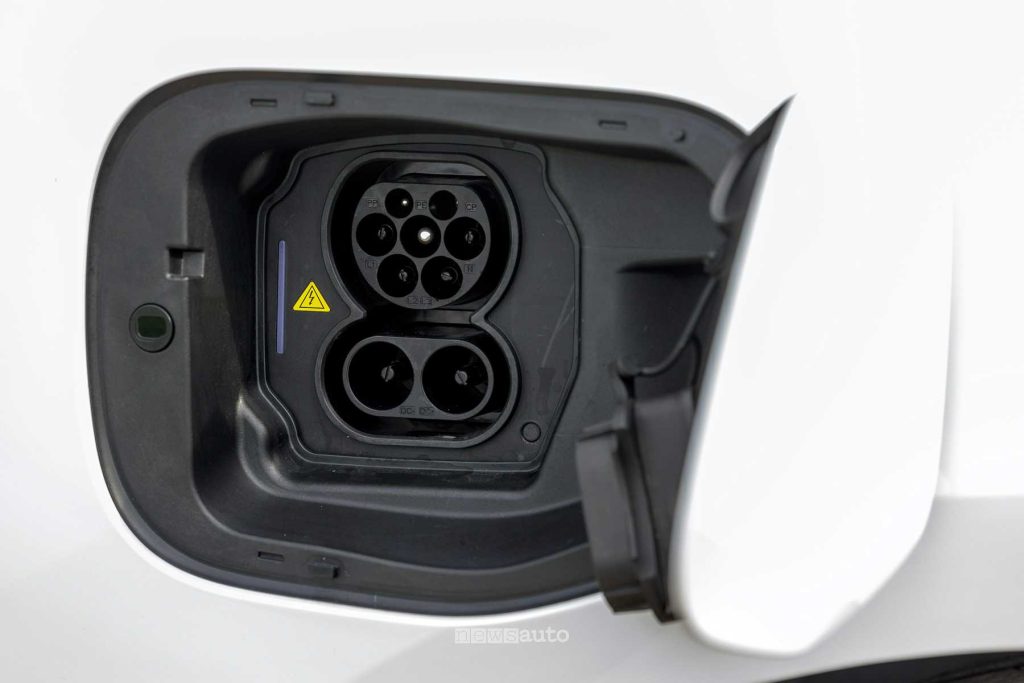 Jaecoo J5 EV presa della ricarica AC/DC