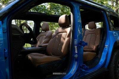 Vetri laterali posteriori e portellone rimovibili