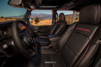 Nuova Jeep Wrangler Rubicon 2026 sedili anteriori
