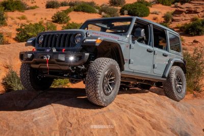 Nuova Jeep Wrangler Rubicon 2026 in twist sulle rocce