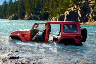 Nuova Jeep Wrangler Rubicon 2026 guado senza portiere