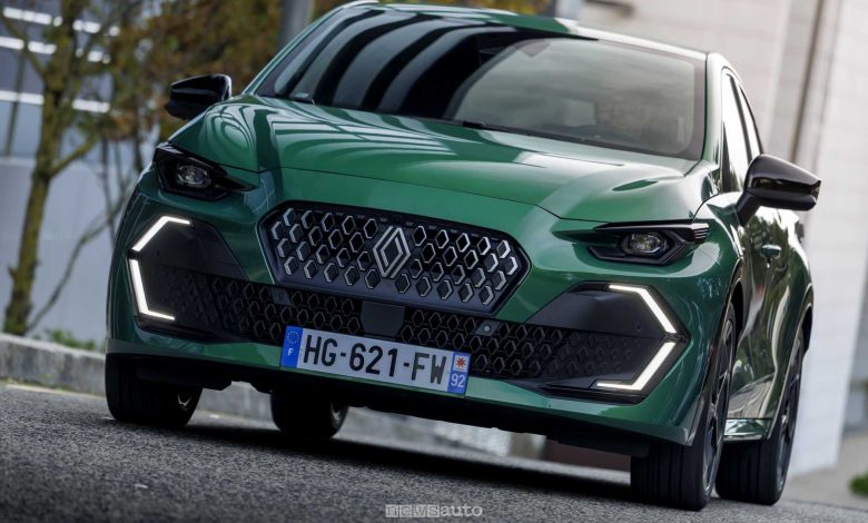 Nuova Renault Clio Techno su strada