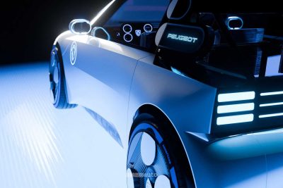 Peugeot Polygon Concept firma luminosa posteriore