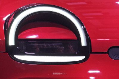 Renault Twingo E-Tech Electric rossa faro anteriore