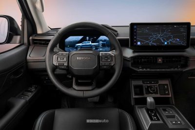 Nuovo Toyota Hilux BEV plancia abitacolo