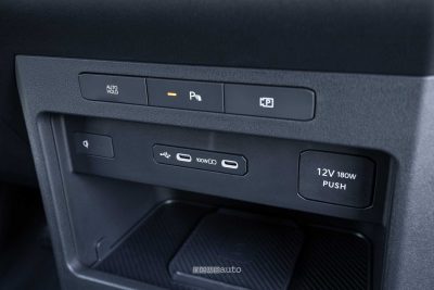 Kia PV5 Chassis Cab comandi, prese USB-C