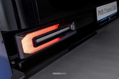 Kia PV5 Chassis Cab food truck faro posteriore