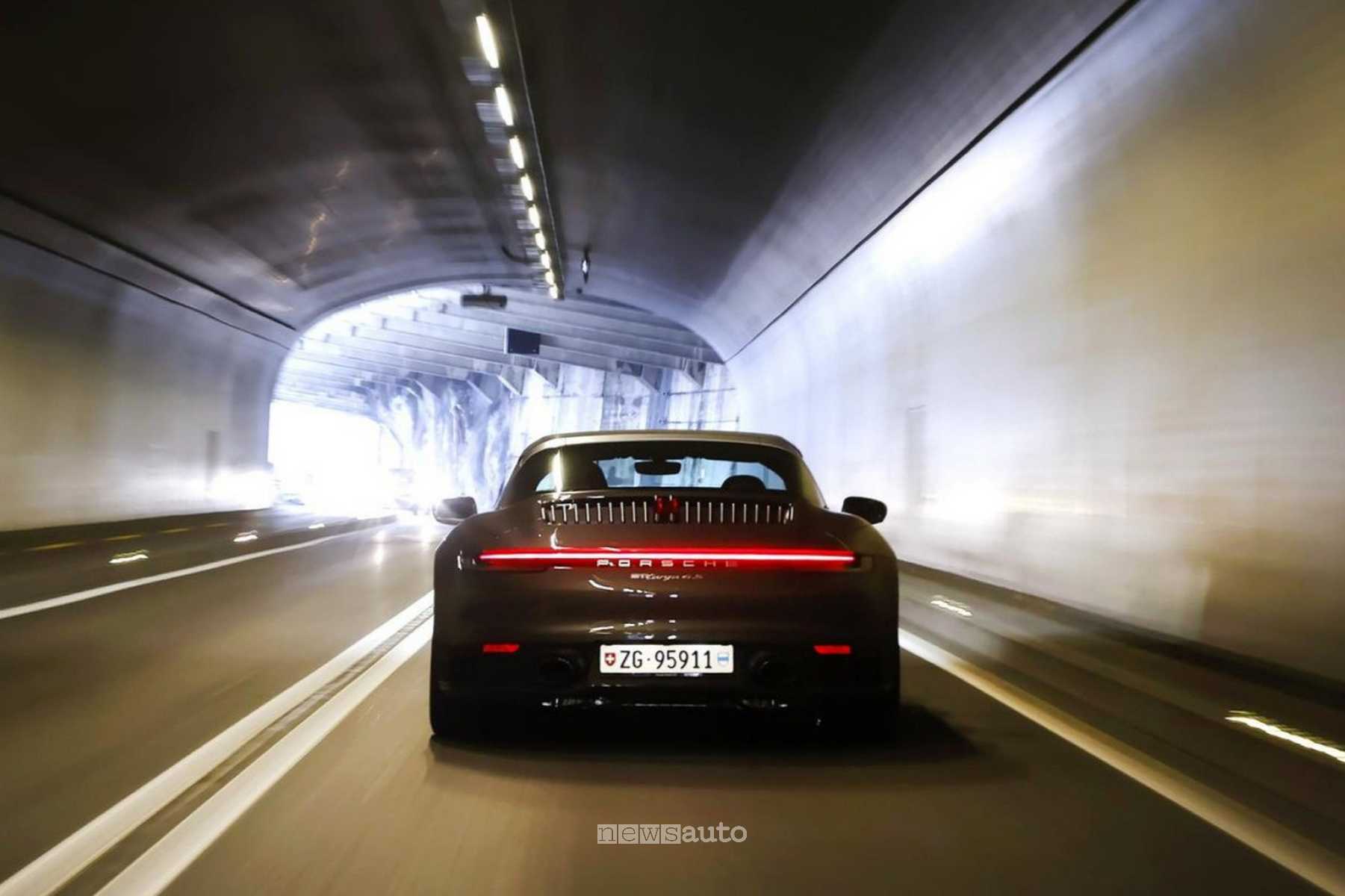 Porsche Brevetta il Tunnel Passage Mode: la funzione che amplifica il sound del motore in galleria
