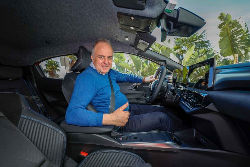 L'abitacolo rinnovato della nuova Renault Clio durante il test su strada a Cascais (Foto Paulo Maria / DPPI)