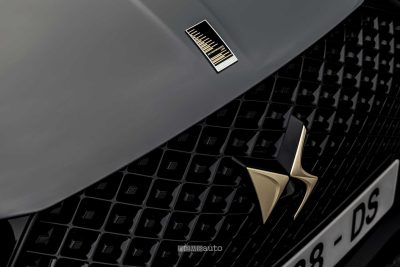 DS 3 Performance Line E-Tense badge griglia anteriore