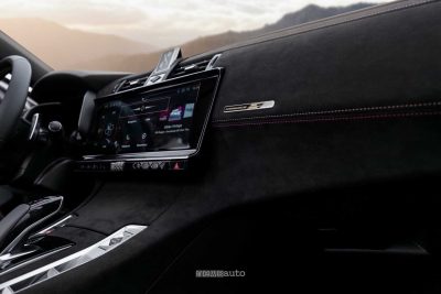 DS 7 Performance Line plancia in Alcantara