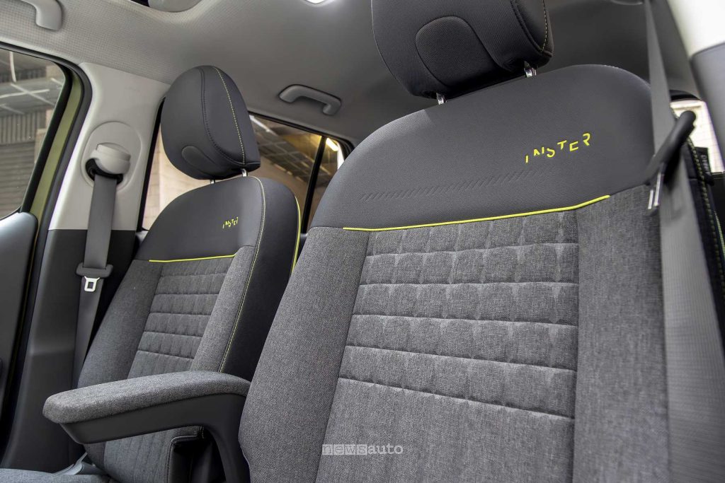 Hyundai Inster Cross sedili anteriori