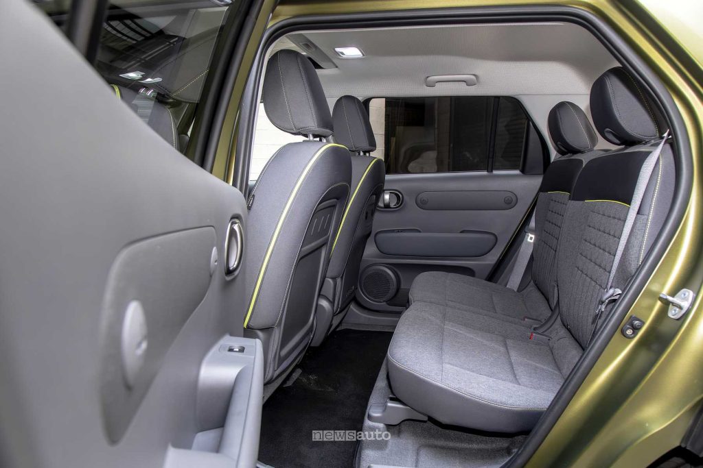 Hyundai Inster Cross sedili posteriori abitacolo