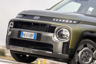 Hyundai Inster Cross paraurti firma luminosa anteriore